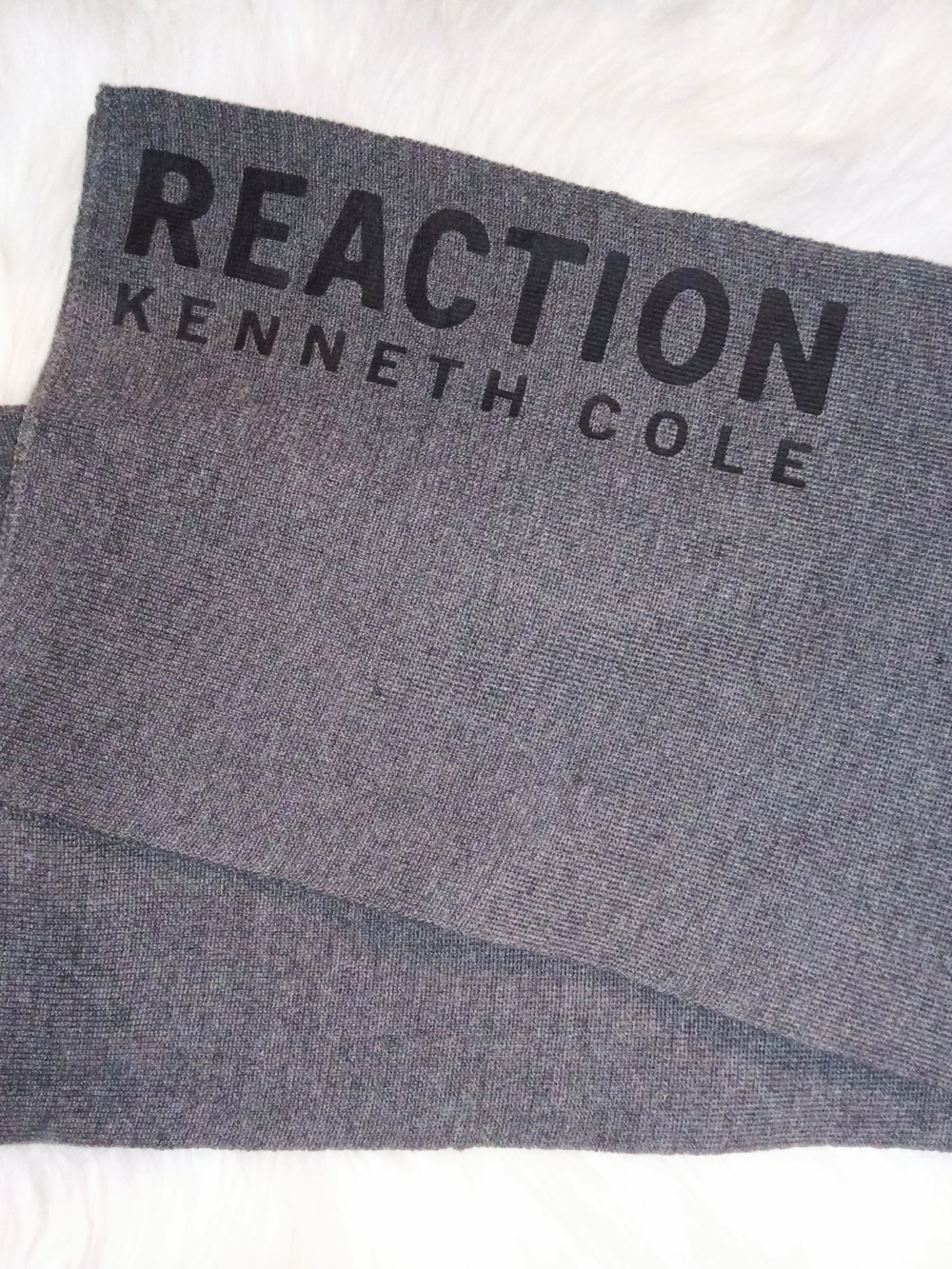 Kenneth Cole Reaction Gray Knit Scarf With Black Trim